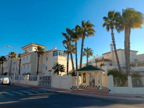 MAISON ENTIERE AVEC PISCINE, WIFI, GRAND SOLARIUM ET TERRAIN ARBORE
